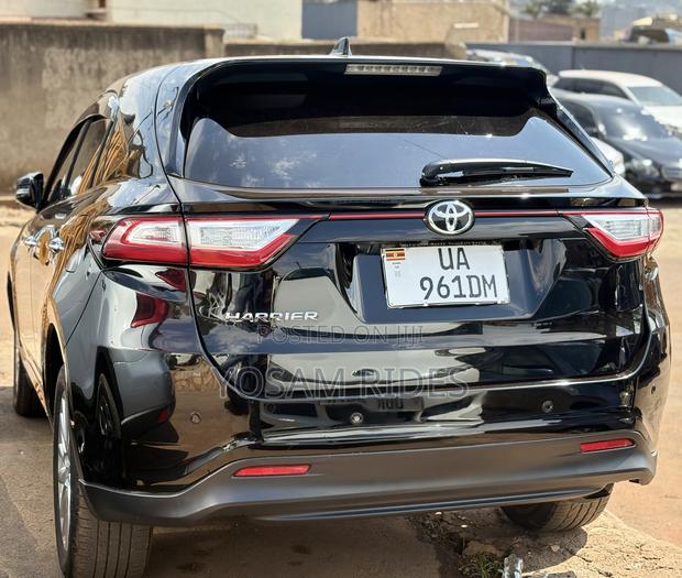 Toyota Harrier 2.0 2018 Black