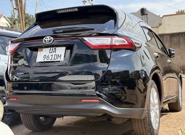 Toyota Harrier 2.0 2018 Black