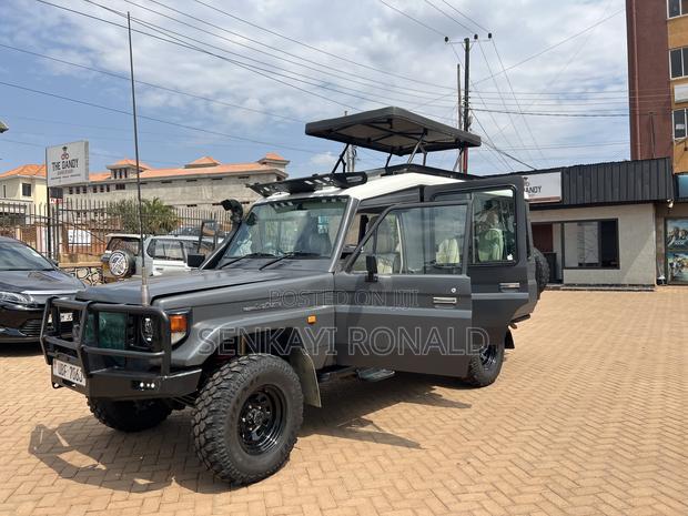 Toyota Land Cruiser 79 Series 2001 Gray