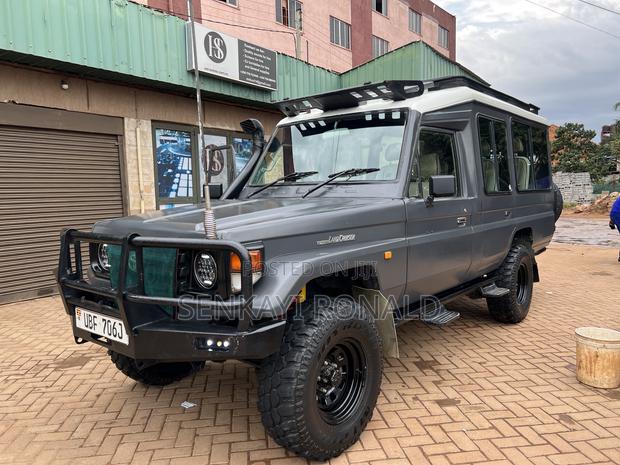 Toyota Land Cruiser 79 Series 2001 Gray
