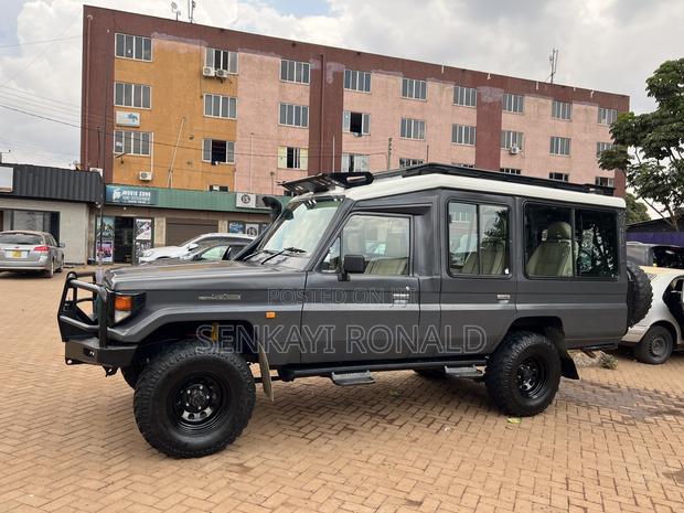 Toyota Land Cruiser 79 Series 2001 Gray