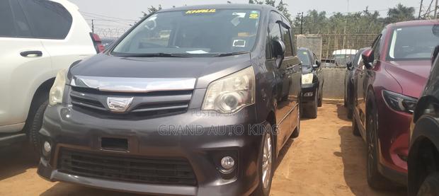 Toyota Noah 2013 Gray