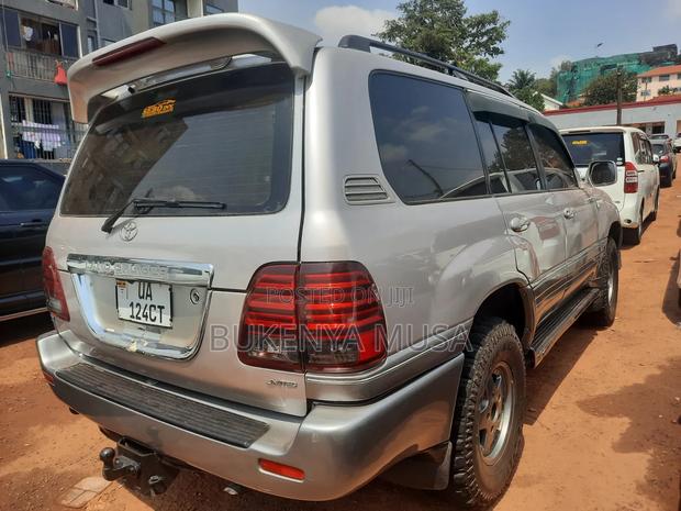 Toyota Land Cruiser Cygnus 4.7 2005 Silver