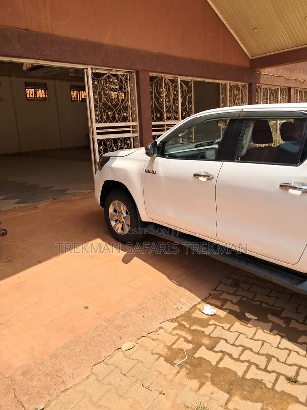 Toyota Hilux Revo Double Cab Deisel 2.4 AWD 2021 White