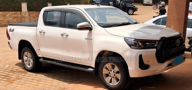 Toyota Hilux Revo Double Cab Deisel 2.4 AWD 2021 White