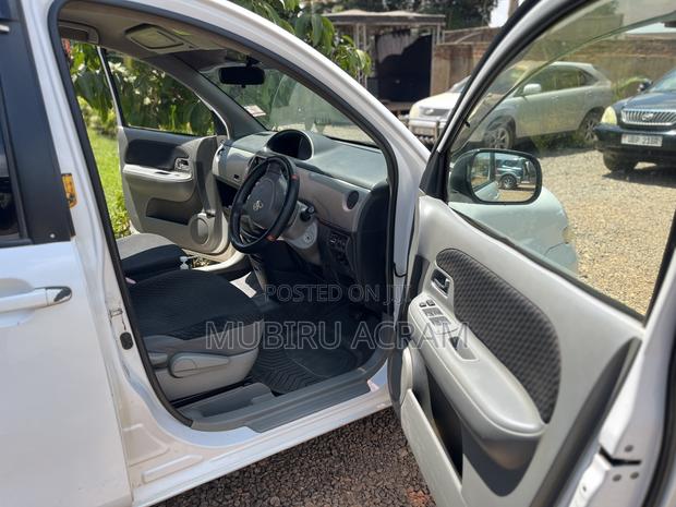 Toyota Sienta 2008 White