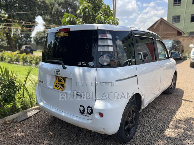 Toyota Sienta 2008 White