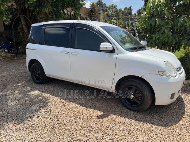 Toyota Sienta 2008 White