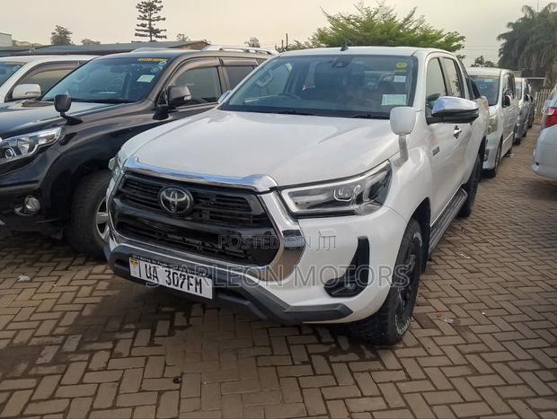 Toyota Hilux 2020 White