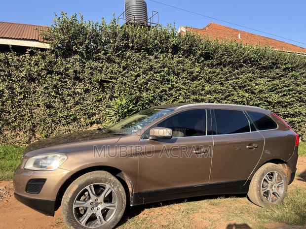 Volvo XC60 2013 Brown