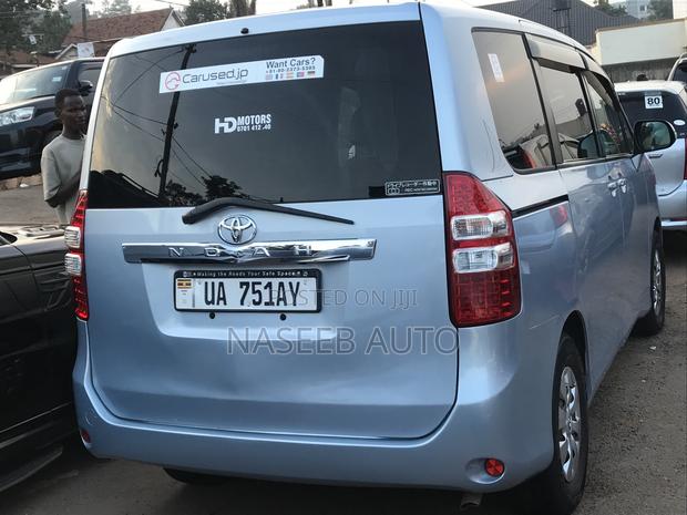 Toyota Noah 2012 Blue