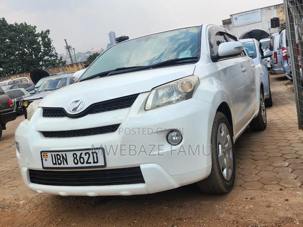 Toyota IST 2009 White