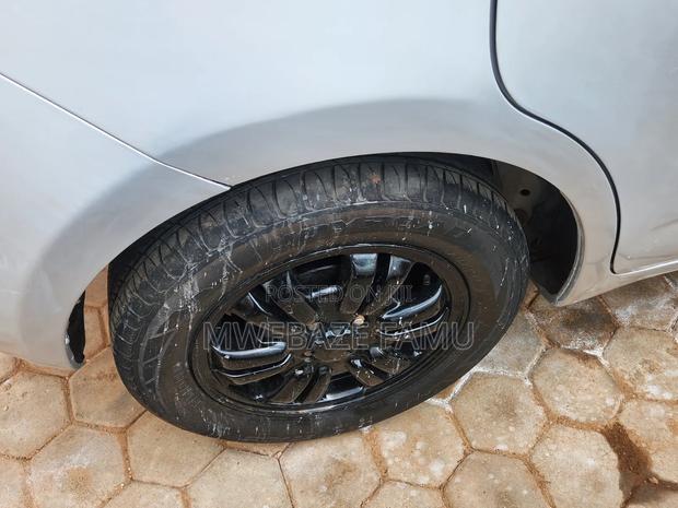 Toyota Ractis 2009 Silver