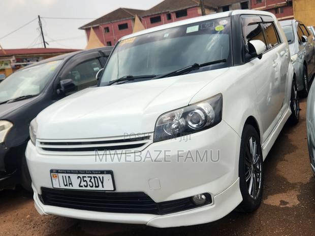 Toyota Corolla Rumion 2010 White