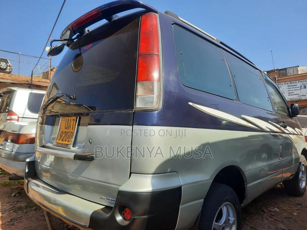 Toyota Noah 2004 Blue