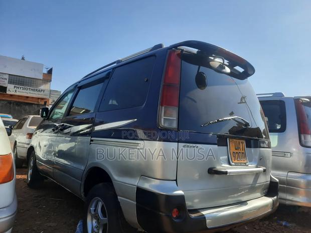 Toyota Noah 2004 Blue