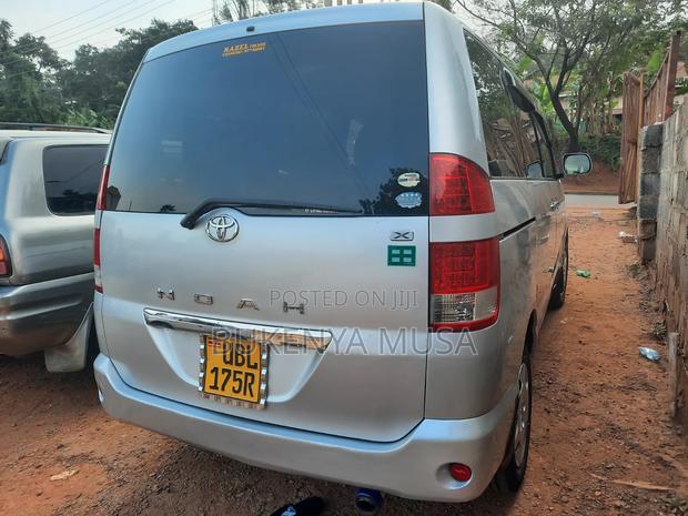 Toyota Noah 2006 Silver