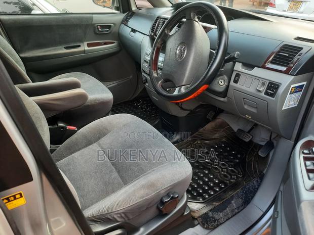 Toyota Noah 2006 Silver