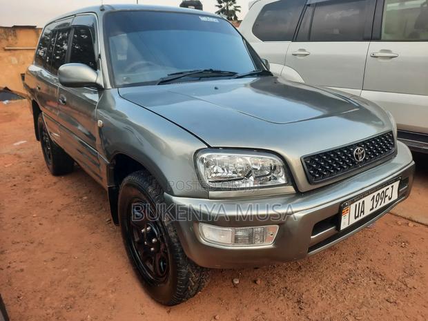Toyota RAV4 Automatic 2000 Gray
