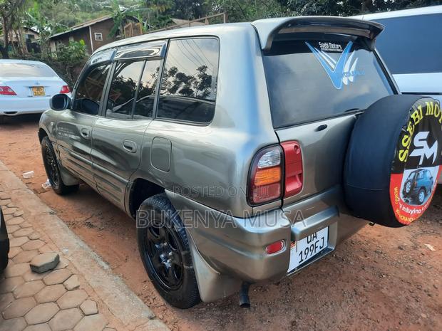 Toyota RAV4 Automatic 2000 Gray