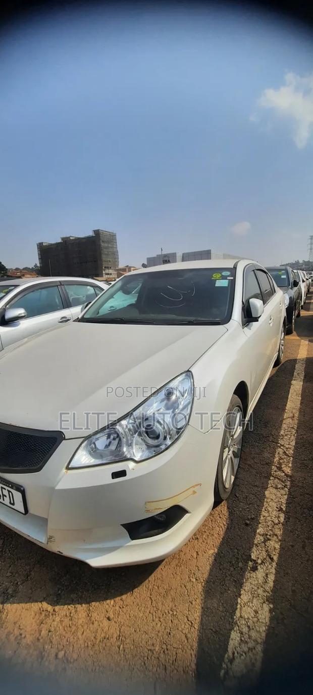 Subaru Legacy 2.5i Sedan CVT 2012 White