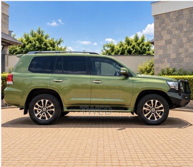Toyota Land Cruiser 4.5 V8 GXR 2018 Green