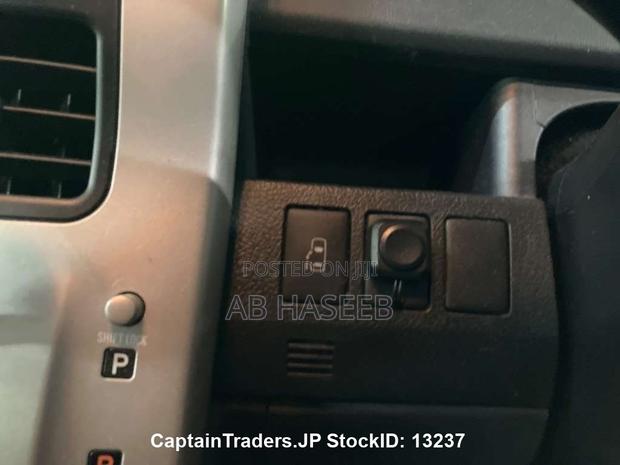 Toyota Noah 2.0 143hp AWD (8 Seater) 2012 Black