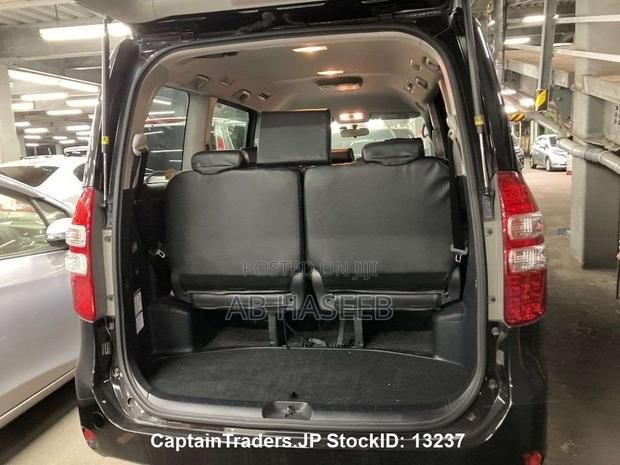 Toyota Noah 2.0 143hp AWD (8 Seater) 2012 Black