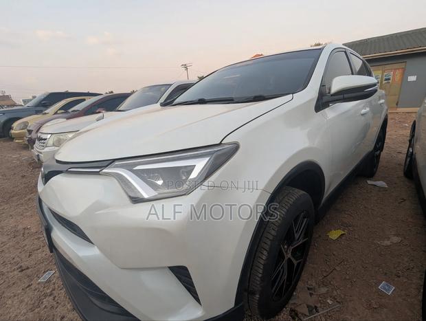 Toyota RAV4 2017 White