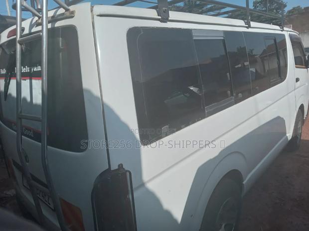 Toyota Grand HiAce G L Edition 3.0 Diesel Turbo 4WD 8-Seater 2002 White