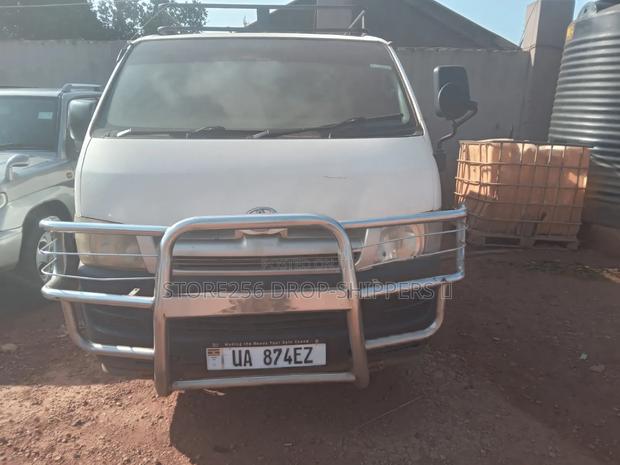 Toyota Grand HiAce G L Edition 3.0 Diesel Turbo 4WD 8-Seater 2002 White