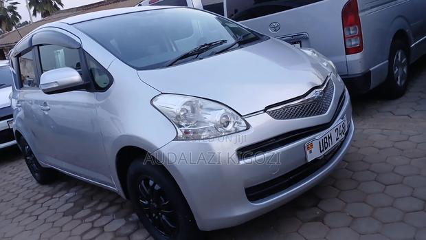Toyota Ractis 2009 Silver