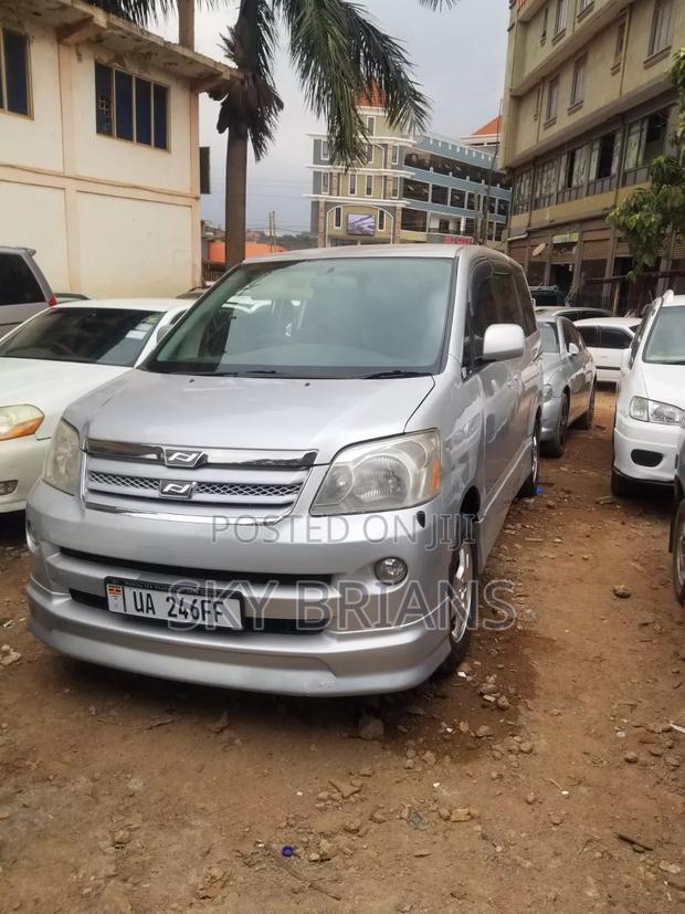 Toyota Noah 2.0 AWD (8 Seater) 2002 Silver