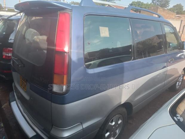 Toyota LiteAce Noah 1997 Blue