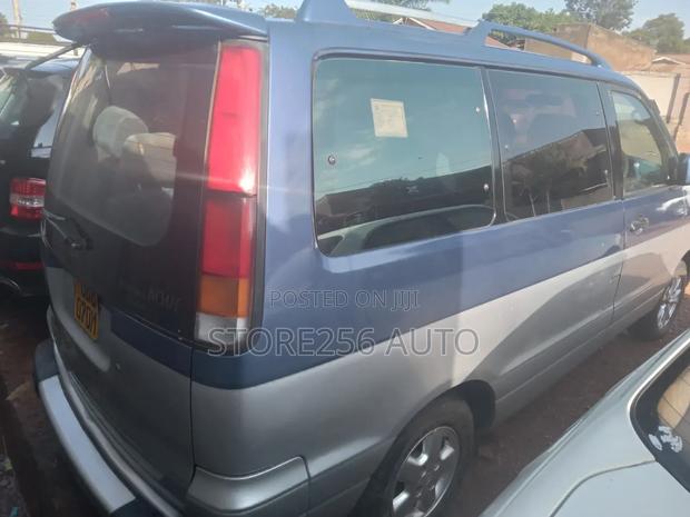 Toyota LiteAce Noah 1997 Blue