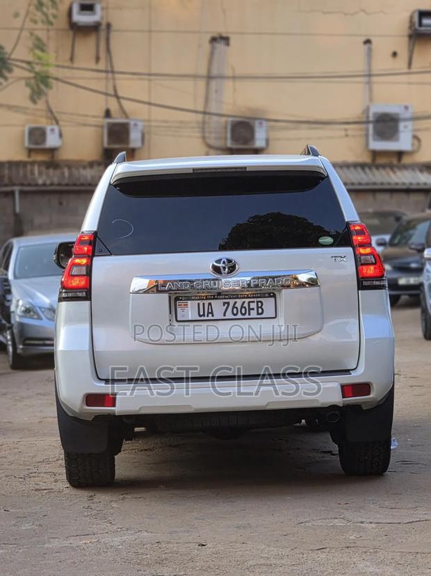 Toyota Land Cruiser Prado 2.8 2019 White