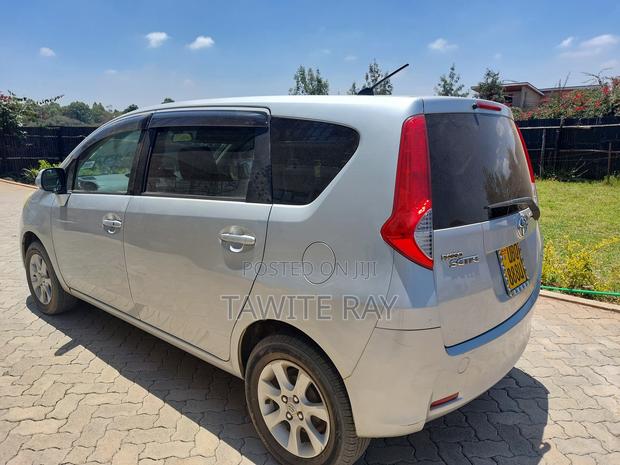 Toyota Passo Sette 1.5 AWD 2009 Silver