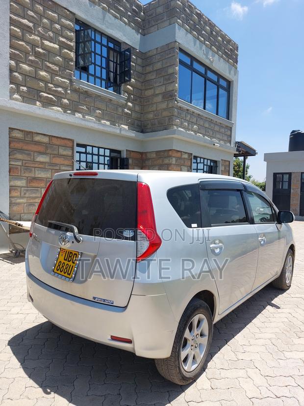 Toyota Passo Sette 1.5 AWD 2009 Silver