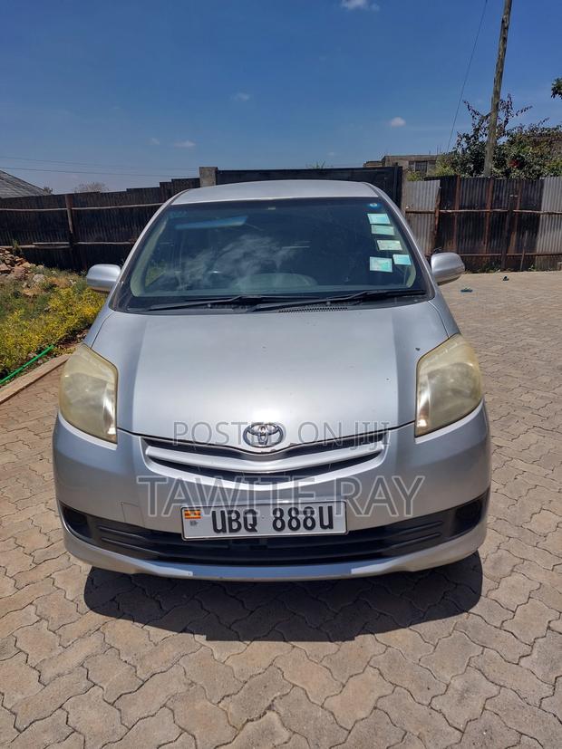 Toyota Passo Sette 1.5 AWD 2009 Silver