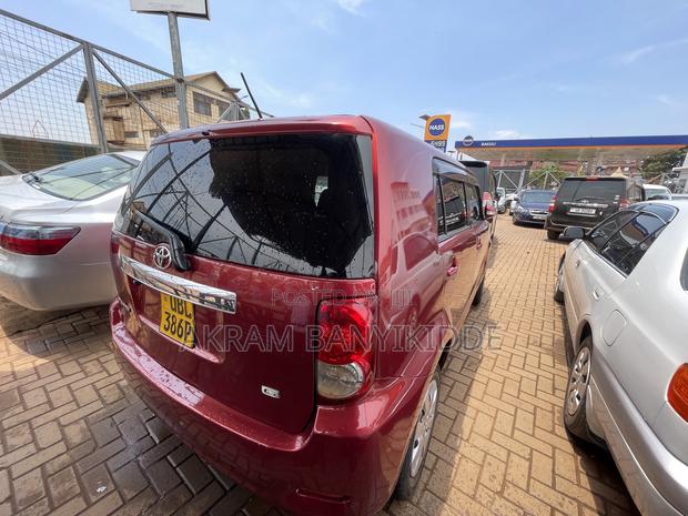 Toyota Corolla Rumion 2010 Maroon