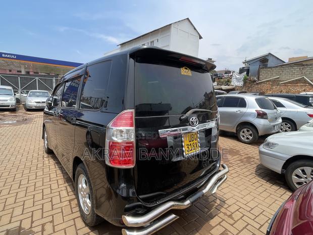Toyota Noah 2010 Black