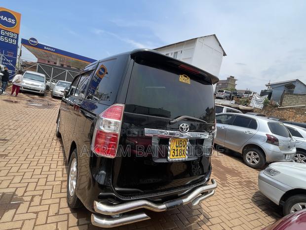 Toyota Noah 2010 Black