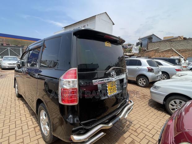Toyota Noah 2010 Black