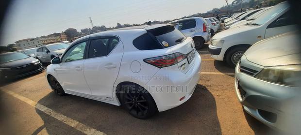 Lexus CT Premium FWD 2012 White
