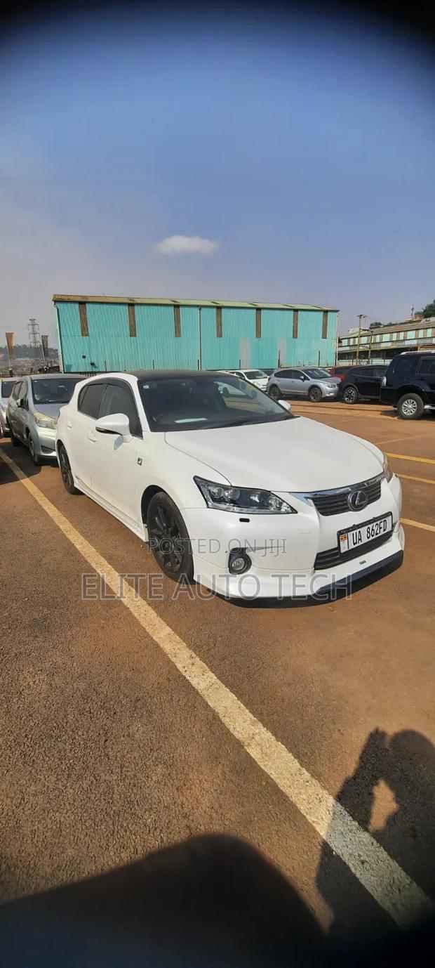 Lexus CT Premium FWD 2012 White