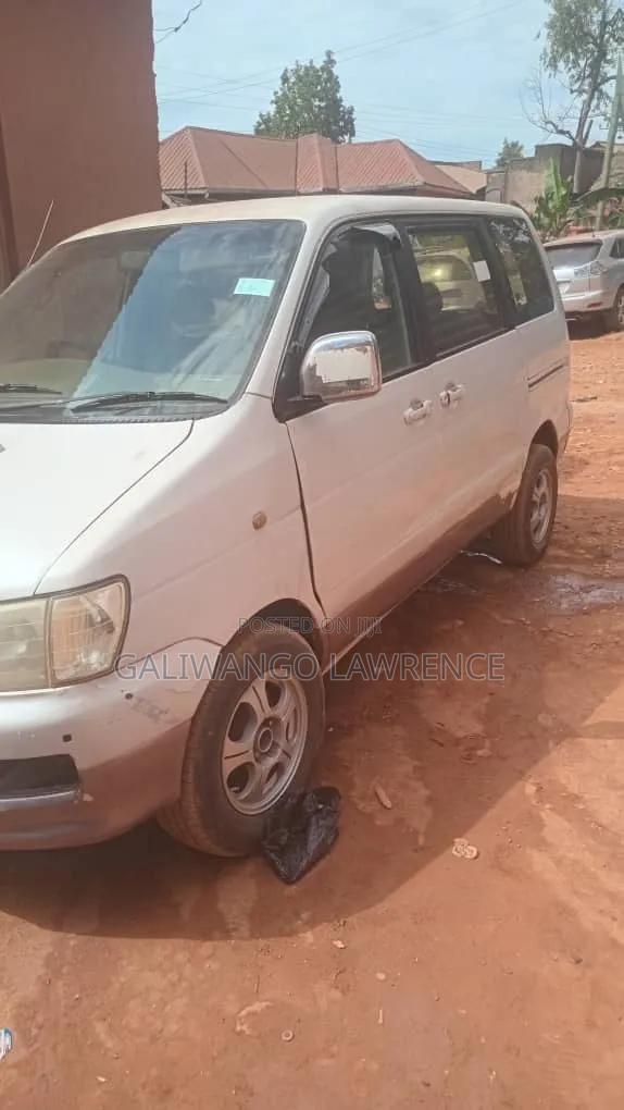 Toyota Noah 2001 White