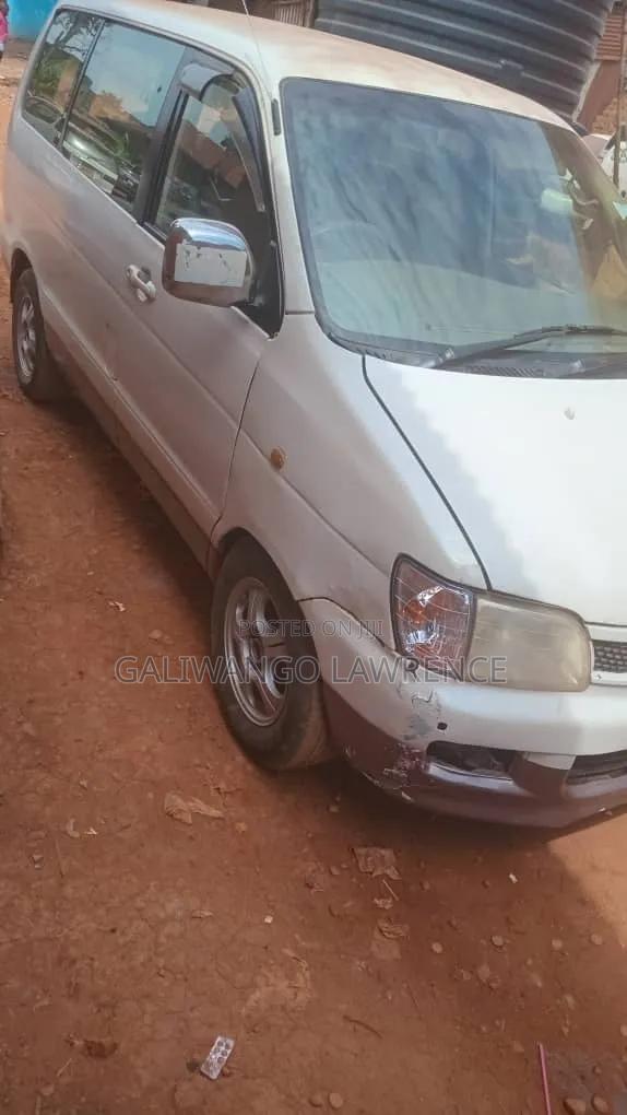 Toyota Noah 2001 White