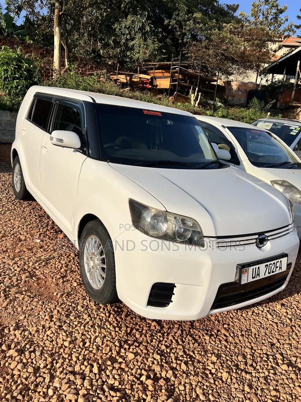Toyota Corolla Rumion Hatchback 1.8 AWD 2015 White