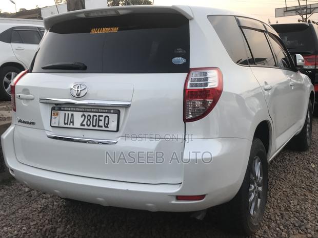 Toyota Vanguard 2009 White