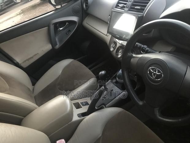 Toyota Vanguard 2009 White